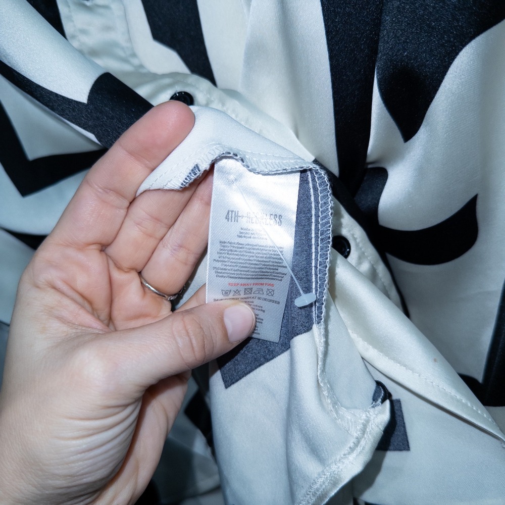 4th & Reckless ASOS Black & White Mono Print Satin Button Down Top Size XXL - Picture 7 of 9